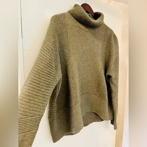 Kit and Ace forest green cashmere knit turtleneck sz S/M